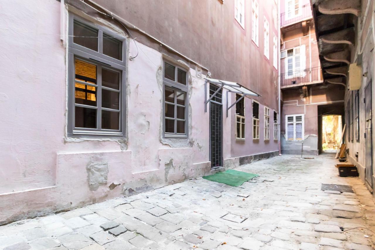 Kiraly Downtown Studio, Budapest